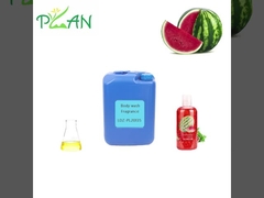 शरीर धोना तरबूज सुगंध स्नान के लिए आवश्यक तेल लागू करें