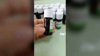 काले गुलाब मोमबत्ती की खुशबू का नमूना