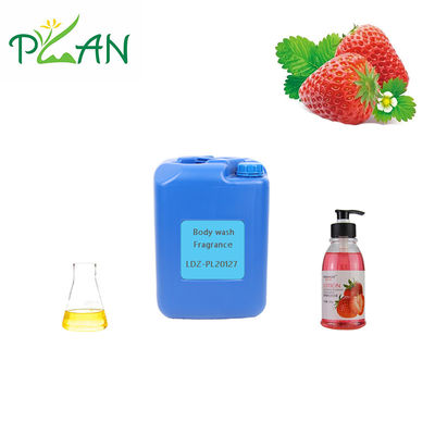 स्ट्रॉबेरी की गंध के साथ जैविक शैम्पू तेल
